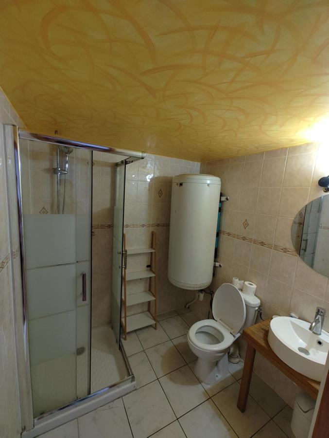 Cosy Appartement 2 Chambres Pont-de-lʼArche Екстериор снимка